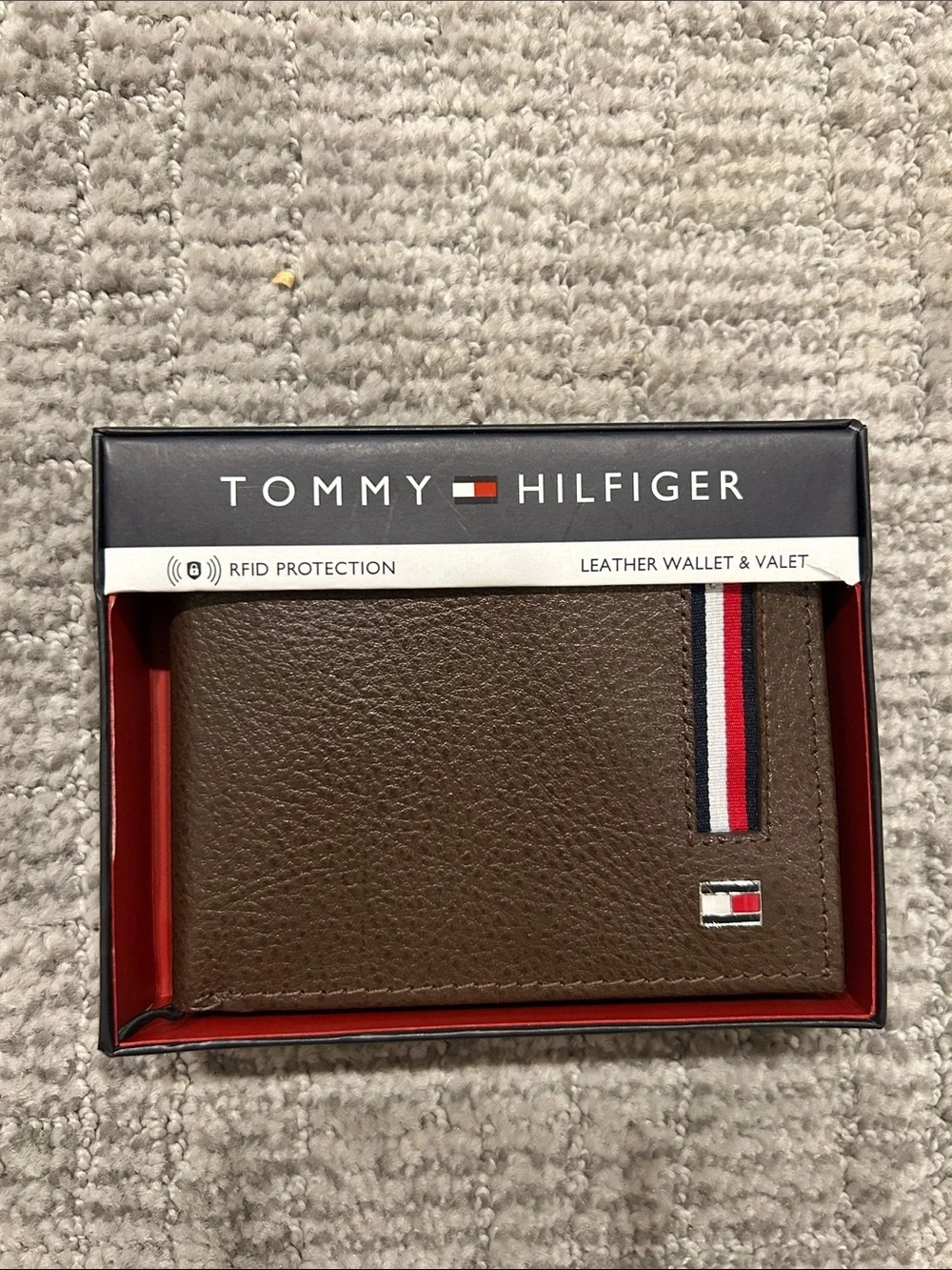 Tommy Hilfiger Logo RFID Protection Genuine Leather Wallet